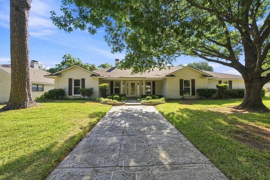 Property photo for 3113 Westador Drive, Arlington, TX
