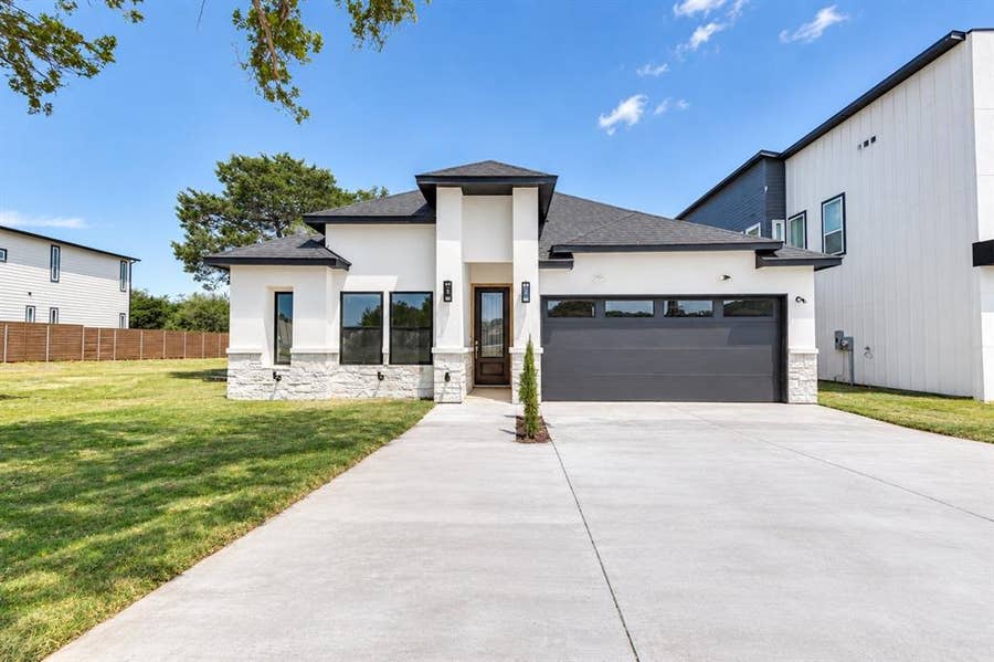 Property photo for 3913 Blue Ridge Boulevard, Dallas, TX