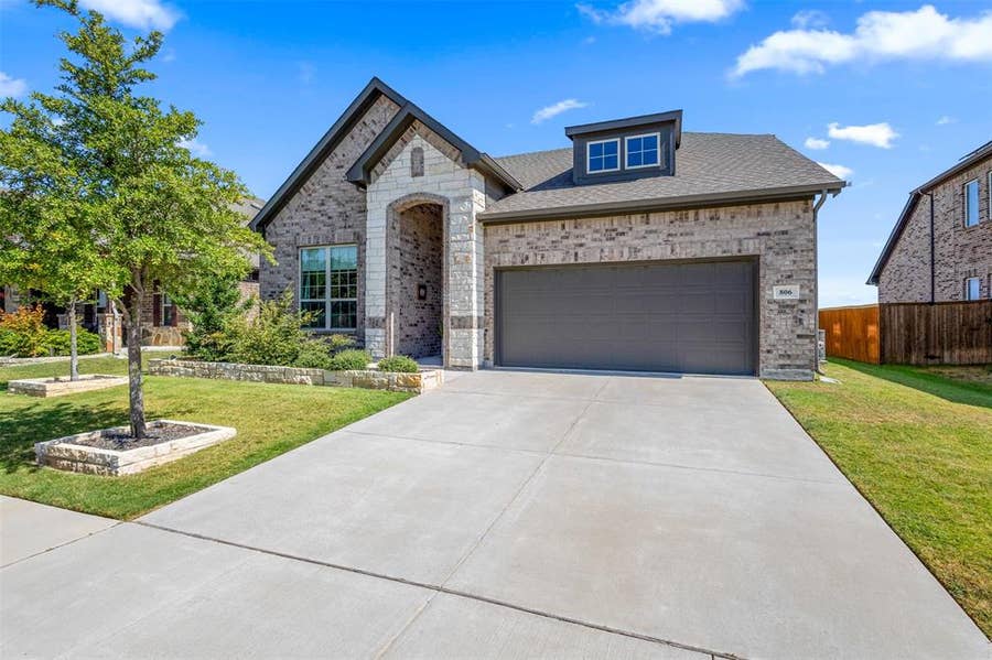 Property photo for 806 Stamford Avenue, Arlington, TX