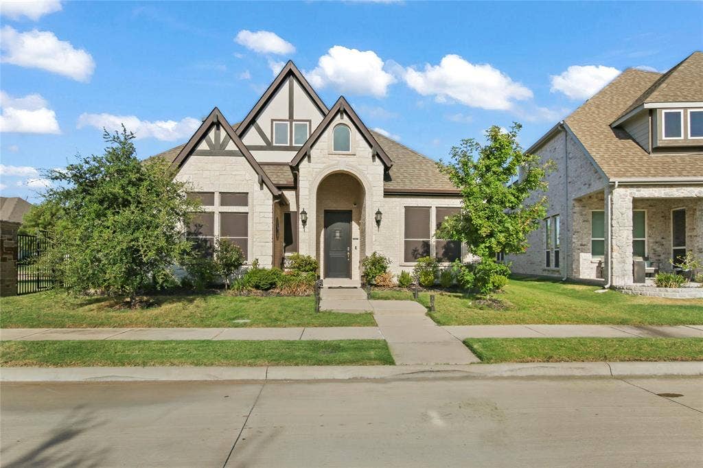 12505 Amesbury Way, Farmers Branch, TX 75234