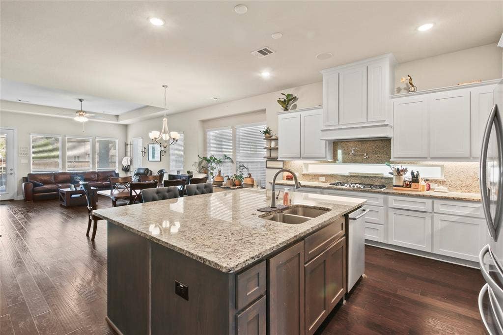 12505 Amesbury Way, Farmers Branch, TX 75234