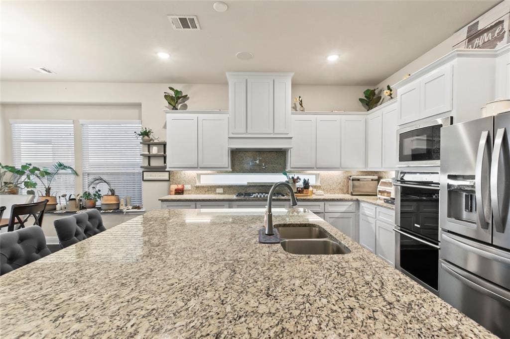 12505 Amesbury Way, Farmers Branch, TX 75234