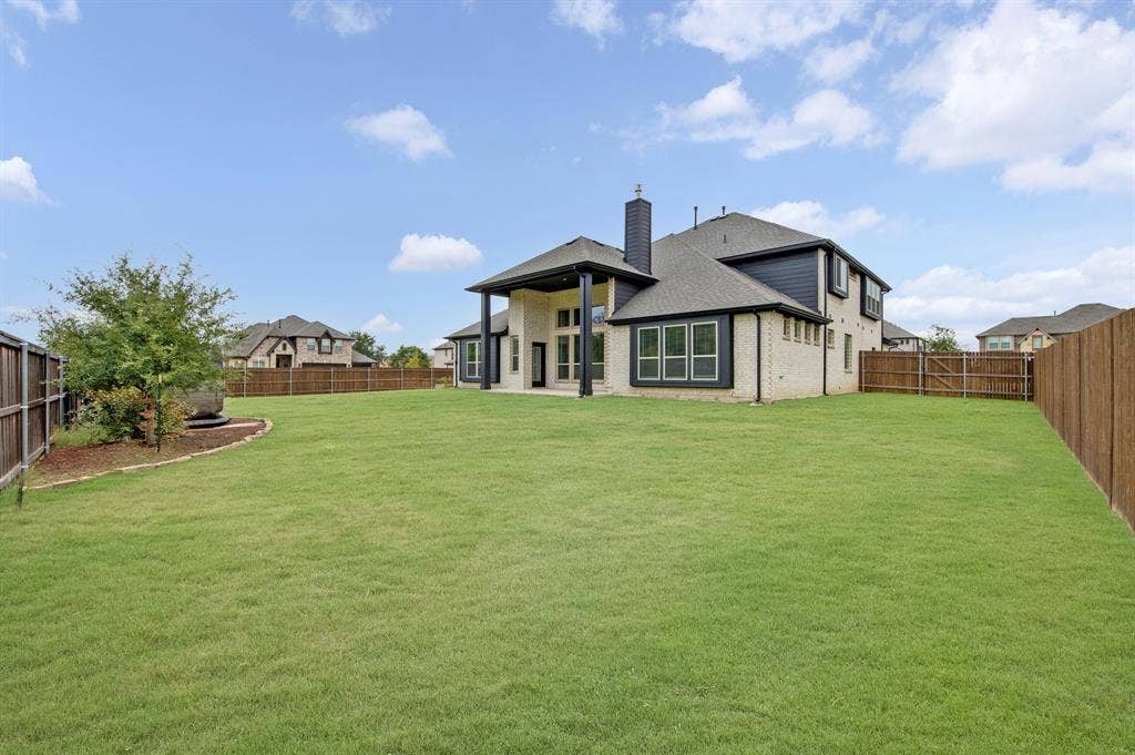 2600 Gavin Drive, Mansfield, TX 76063 Expansive manicured lawn with mature landscaping and wooden privacy fencing