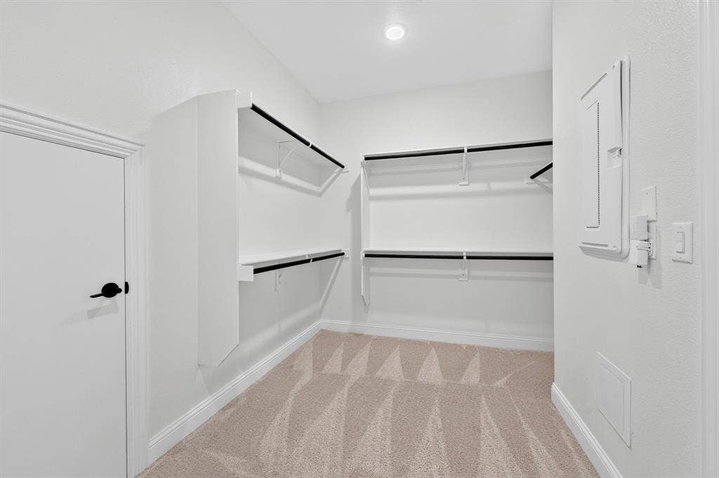 2600 Gavin Drive, Mansfield, TX 76063 Owner's walk in closet