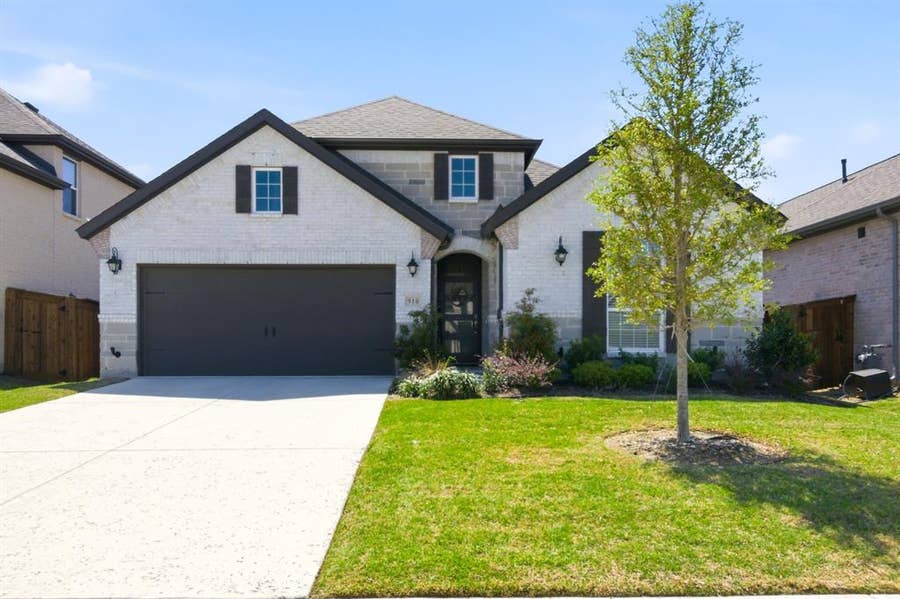 Property photo for 910 Winter Cherry Lane, Haslet, TX