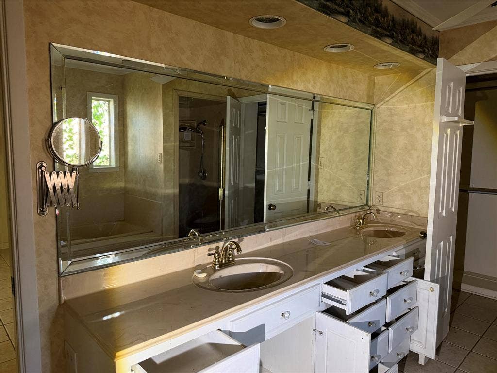 249 N Bay Drive, Bullard, TX 75757 249 N Bay Drive, Bullard, TX 75757