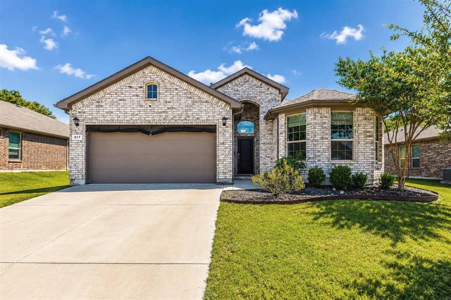 Property photo for 517 Redding Drive, Saginaw, TX