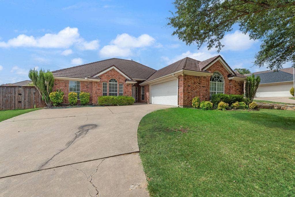 721 Herman Drive, Hurst, TX 76054 721 Herman Drive, Hurst, TX 76054