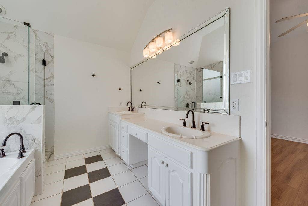 721 Herman Drive, Hurst, TX 76054 721 Herman Drive, Hurst, TX 76054