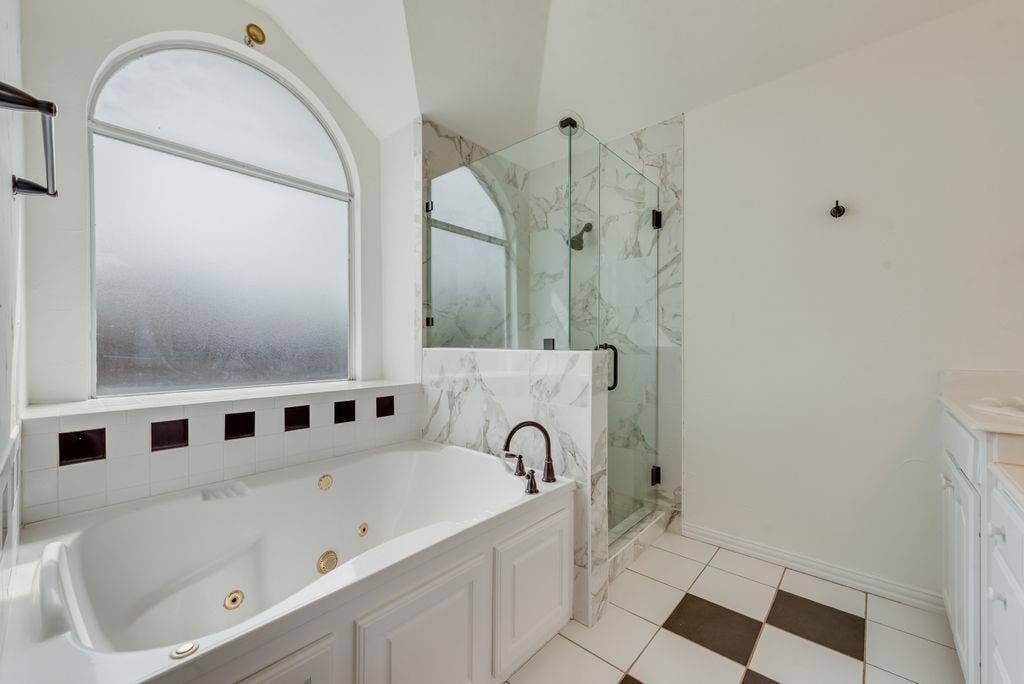 721 Herman Drive, Hurst, TX 76054 721 Herman Drive, Hurst, TX 76054