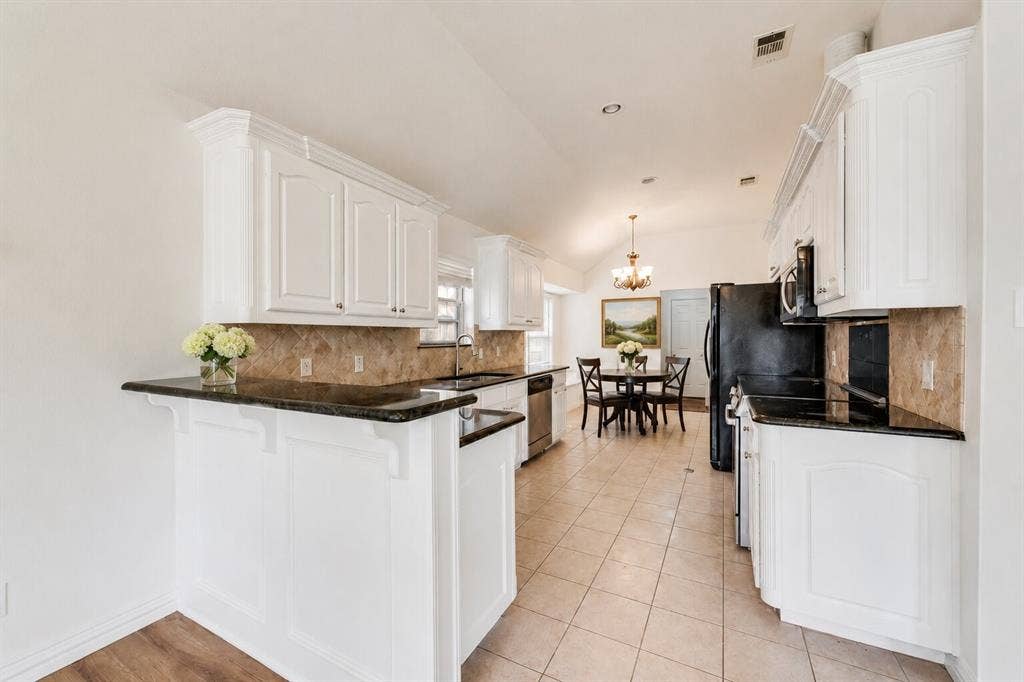 721 Herman Drive, Hurst, TX 76054 721 Herman Drive, Hurst, TX 76054