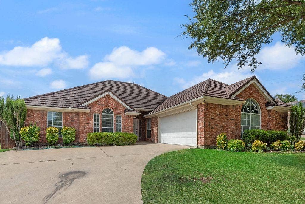 721 Herman Drive, Hurst, TX 76054 721 Herman Drive, Hurst, TX 76054