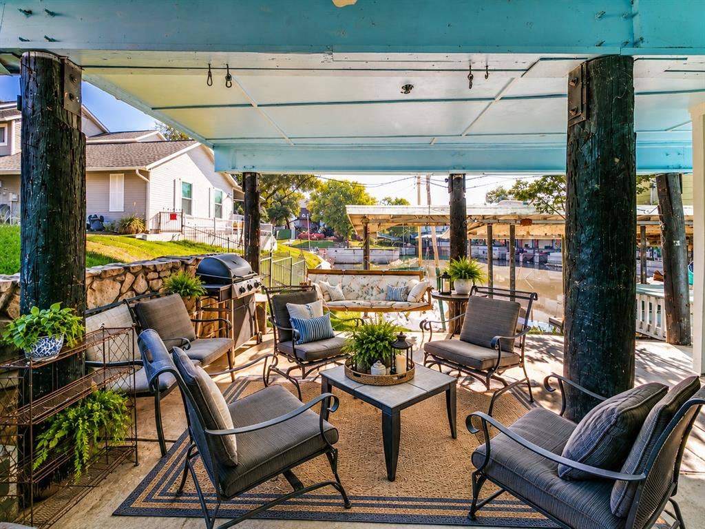 Covered shared outdoor Patio -virtually staged