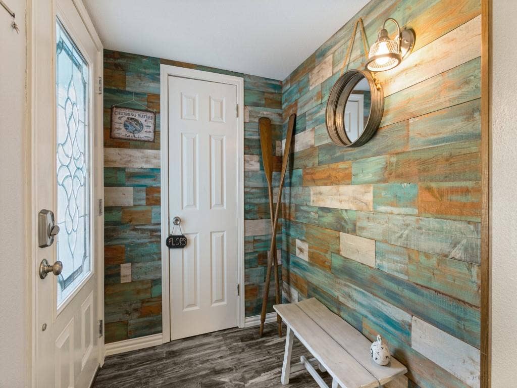 680 Harbor Drive, Azle, TX 76020