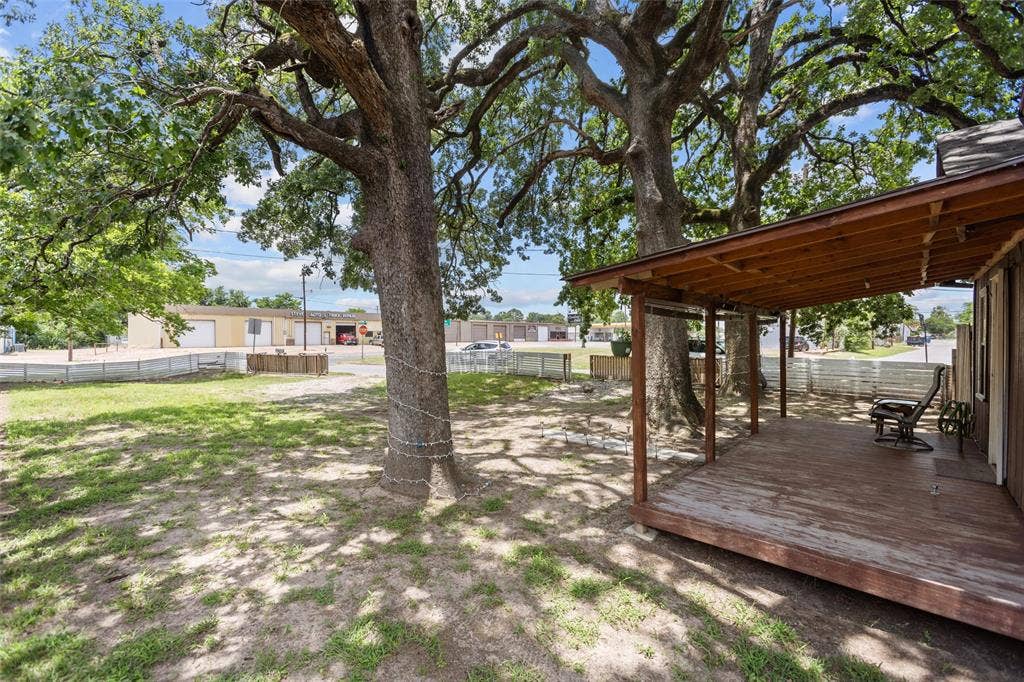 606 N Needmore Street, Athens, TX 75751 606 N Needmore Street, Athens, TX 75751