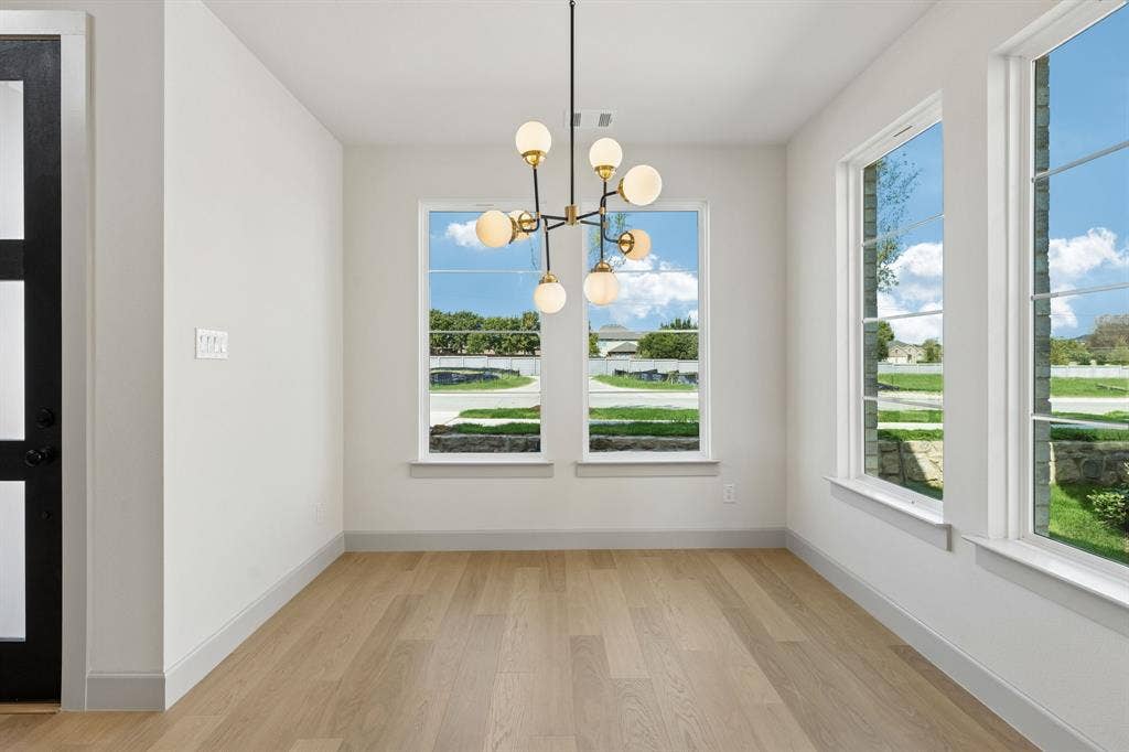 3716 Malamute Run, McKinney, TX 75071 Whether it's lively dinner parties or cozy family meals, this light and bright dining room fits all occasions!