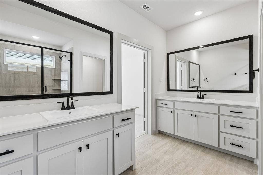 3716 Malamute Run, McKinney, TX 75071 Plenty of space for two in this beautiful owner's bath.