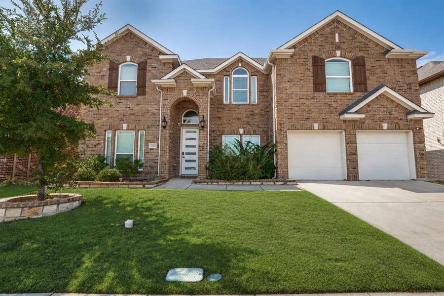 Property photo for 200 Ravenel Street, Glenn Heights, TX