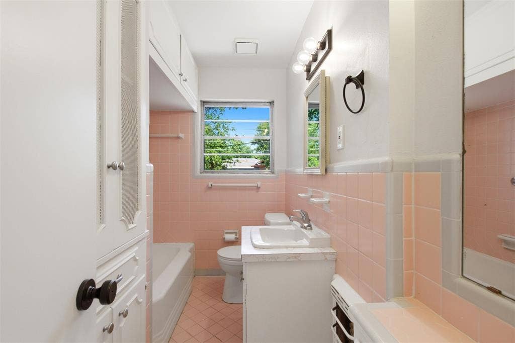 10243 San Juan Avenue, Dallas, TX 75228 10243 San Juan Avenue, Dallas, TX 75228