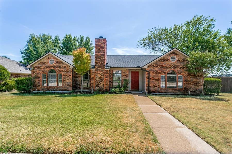 Property photo for 928 Ledgemont Drive, Plano, TX