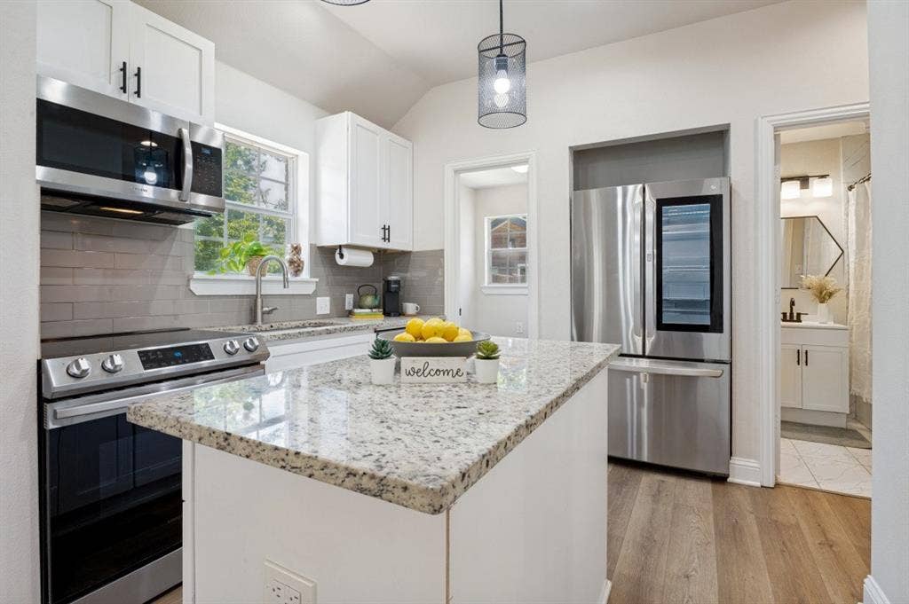 2744 Catherine Street, Dallas, TX 75211 2744 Catherine Street, Dallas, TX 75211