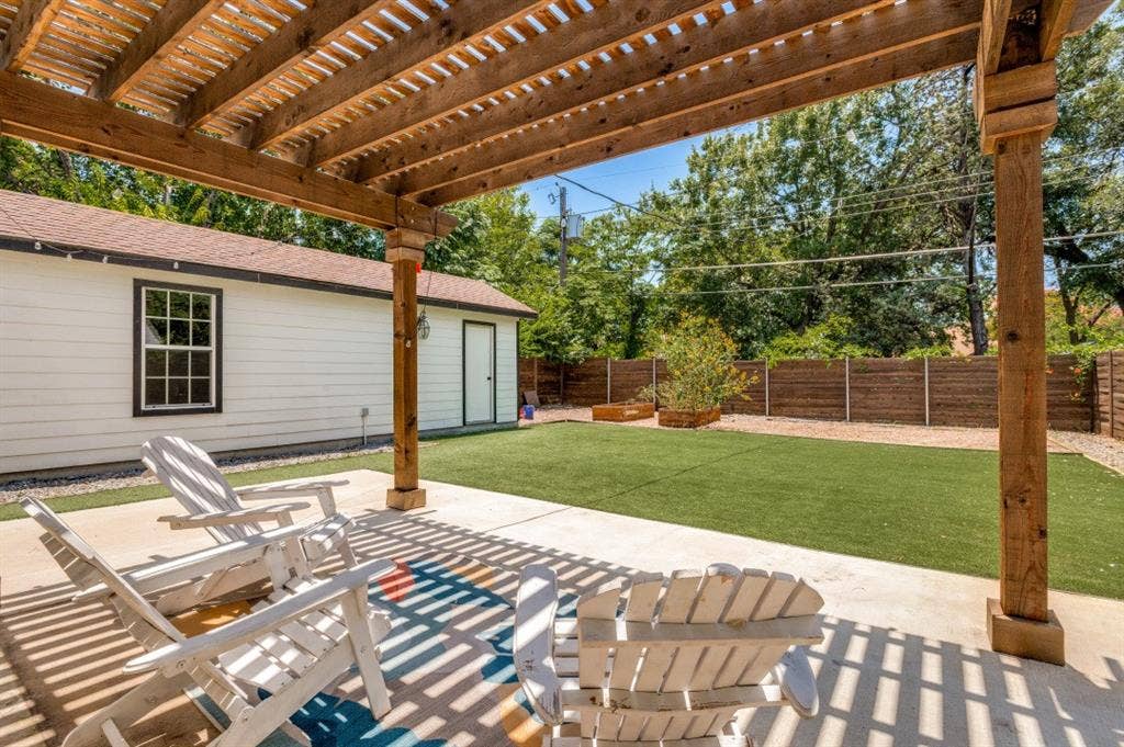 2744 Catherine Street, Dallas, TX 75211 2744 Catherine Street, Dallas, TX 75211