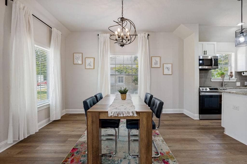2744 Catherine Street, Dallas, TX 75211 2744 Catherine Street, Dallas, TX 75211