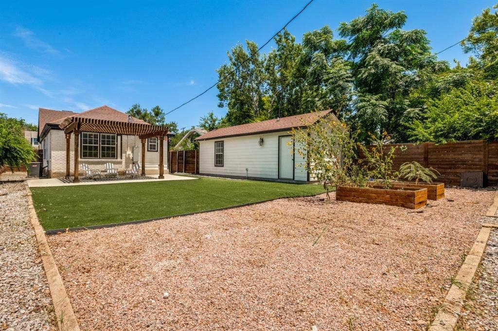 2744 Catherine Street, Dallas, TX 75211 2744 Catherine Street, Dallas, TX 75211