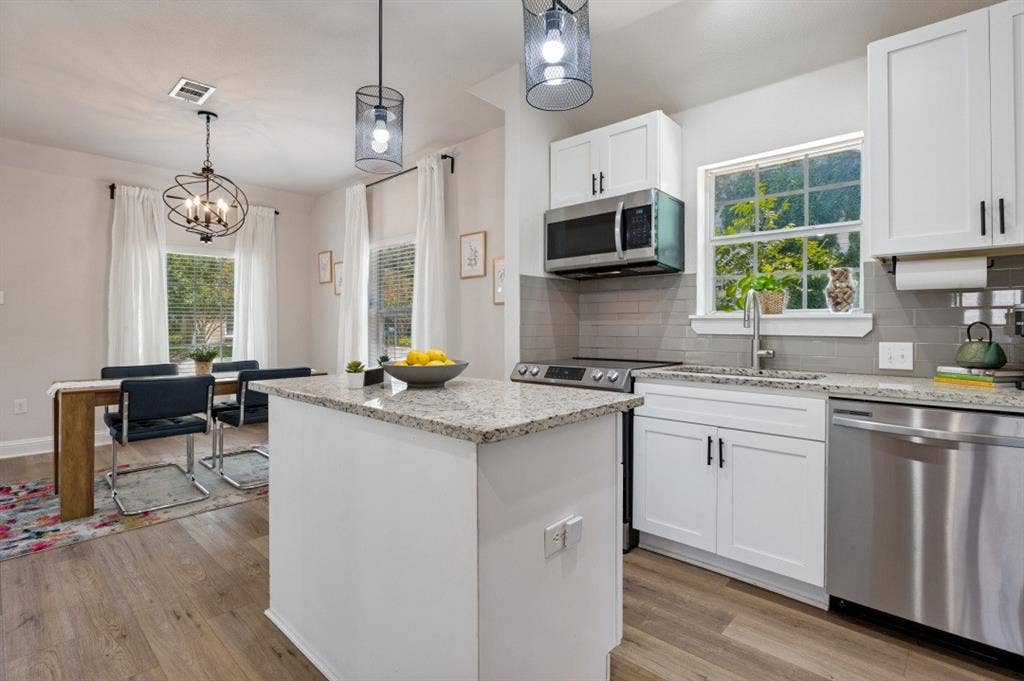 2744 Catherine Street, Dallas, TX 75211 2744 Catherine Street, Dallas, TX 75211