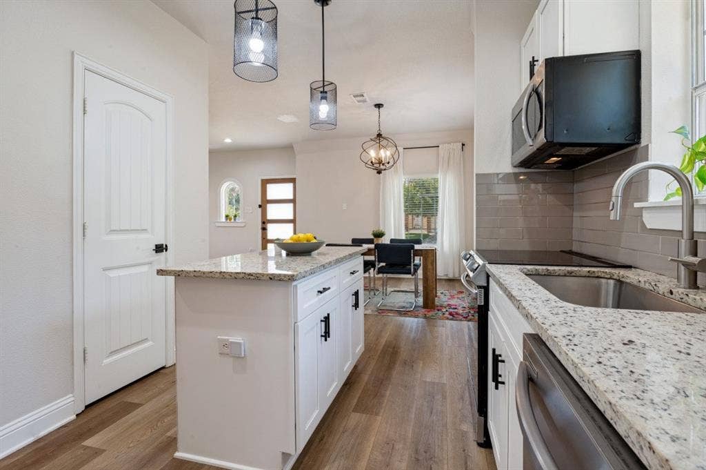 2744 Catherine Street, Dallas, TX 75211 2744 Catherine Street, Dallas, TX 75211