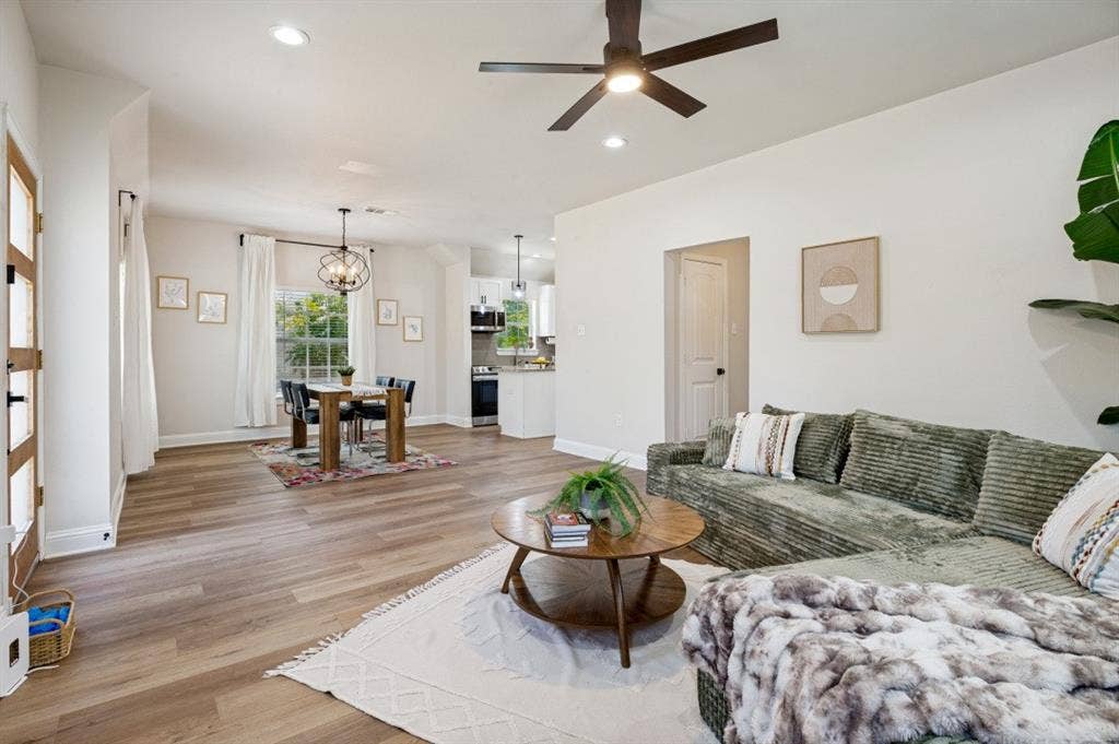 2744 Catherine Street, Dallas, TX 75211 2744 Catherine Street, Dallas, TX 75211