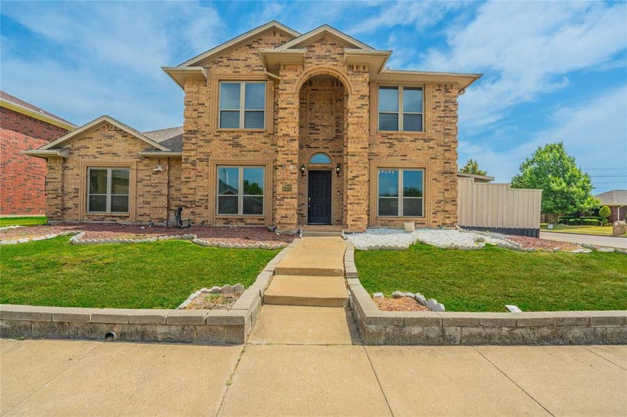 Property photo for 6802 Silver Lake Drive, Rowlett, TX