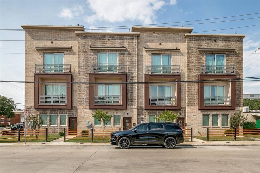 Property photo for 324 Feliks Gwozdz Place, Fort Worth, TX