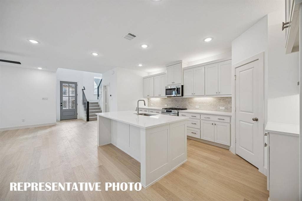 3737 Homer Court, McKinney, TX 75071 The chef in the family will never be left out of the party in this fantastic floor plan! REPRESENTATIVE PHOTO