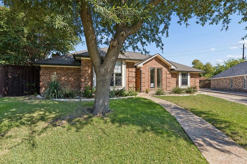 1015 Sandy Creek Drive, Allen, TX 75002 1015 Sandy Creek Drive, Allen, TX 75002