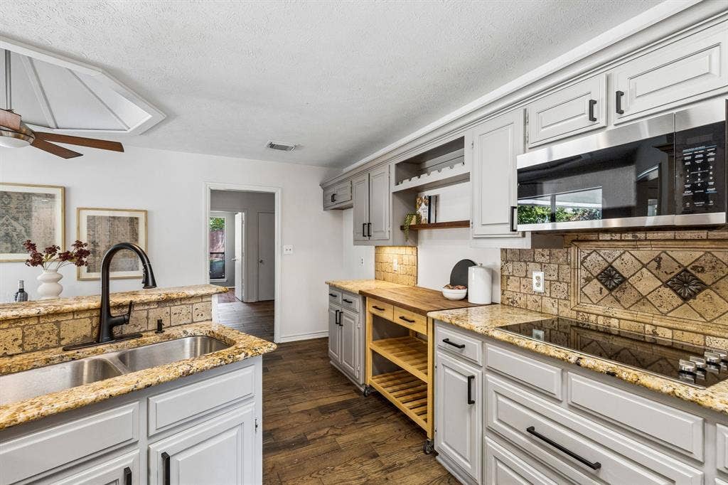 1015 Sandy Creek Drive, Allen, TX 75002 1015 Sandy Creek Drive, Allen, TX 75002