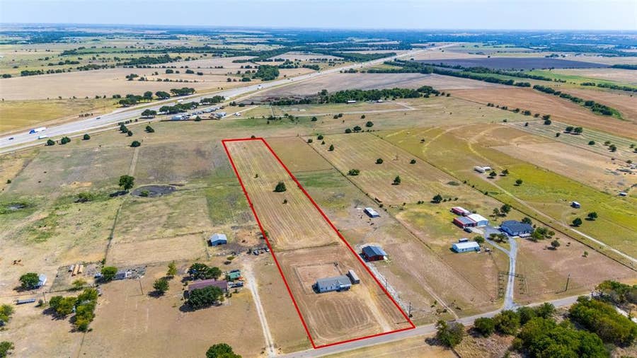 Property photo for 523 W Pecan Tree Road, Waxahachie, TX