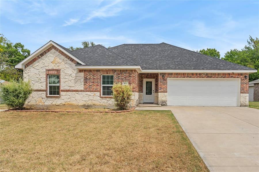 Property photo for 601 E Jefferson Street, Waxahachie, TX