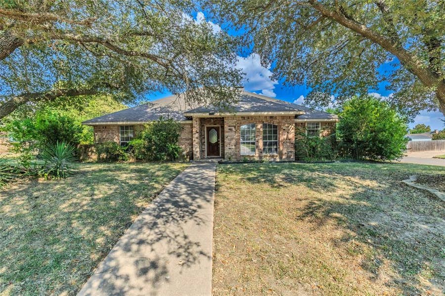 Property photo for 10505 Oak Creek Drive, Greenville, TX