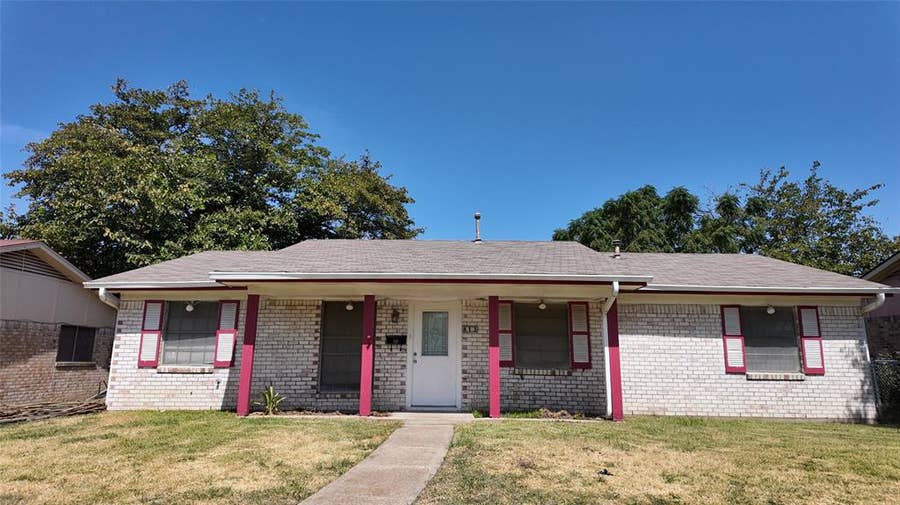 Property photo for 813 Waikiki Drive, Garland, TX