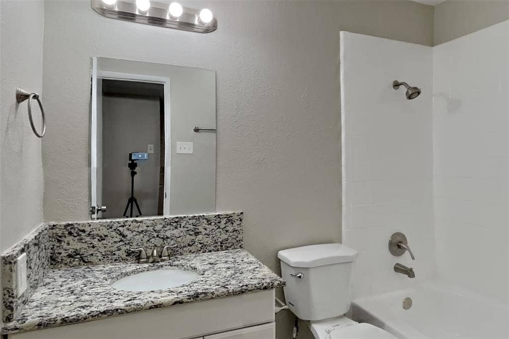 941 Whitehall Drive, Plano, TX 75023 941 Whitehall Drive, Plano, TX 75023