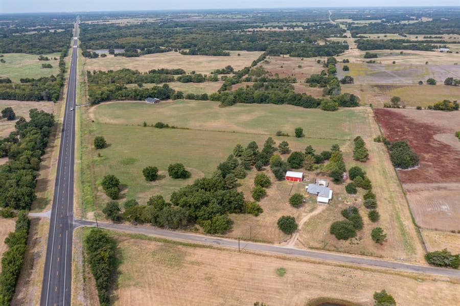 Property photo for 3016 County Road 4405, Commerce, TX
