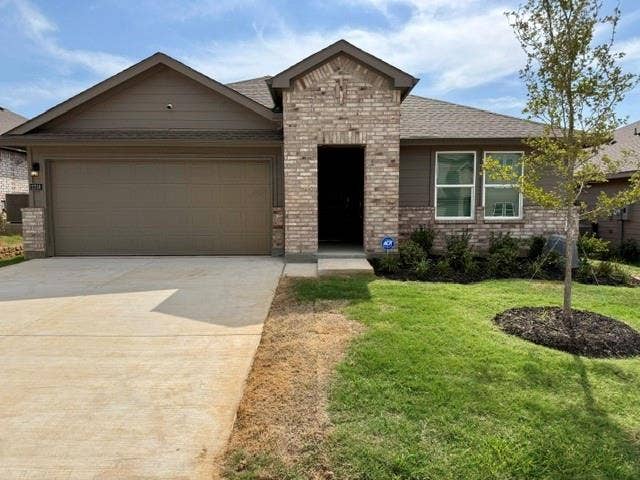 2716 Flowers Drive, Denton, TX 76205 2716 Flowers Drive, Denton, TX 76205