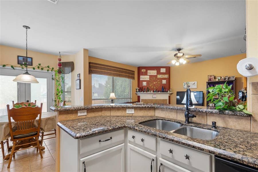 Property photo for 615 Rosarita Road, Arlington, TX