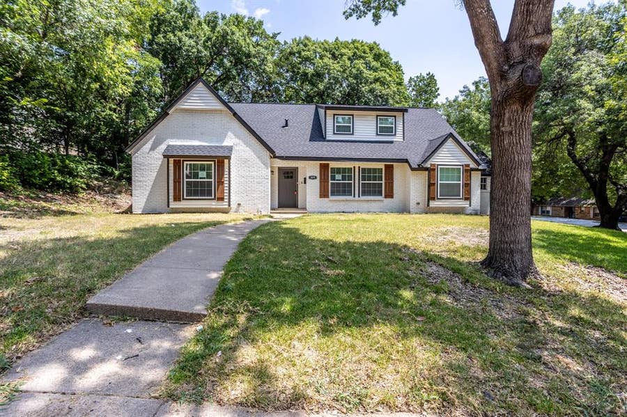 Property photo for 809 Wood River Road, Dallas, TX
