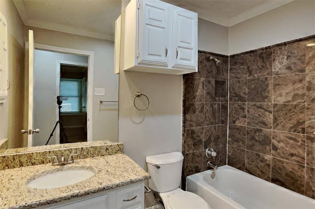 4413 Denver Drive, Plano, TX 75093 4413 Denver Drive, Plano, TX 75093