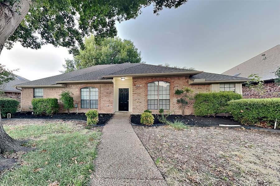 Property photo for 916 Green Brook Drive, Allen, TX