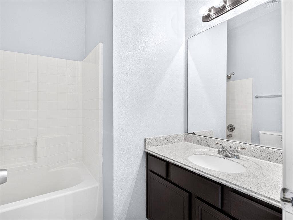 1022 Pondview Drive, Cedar Hill, TX 75104 1022 Pondview Drive, Cedar Hill, TX 75104