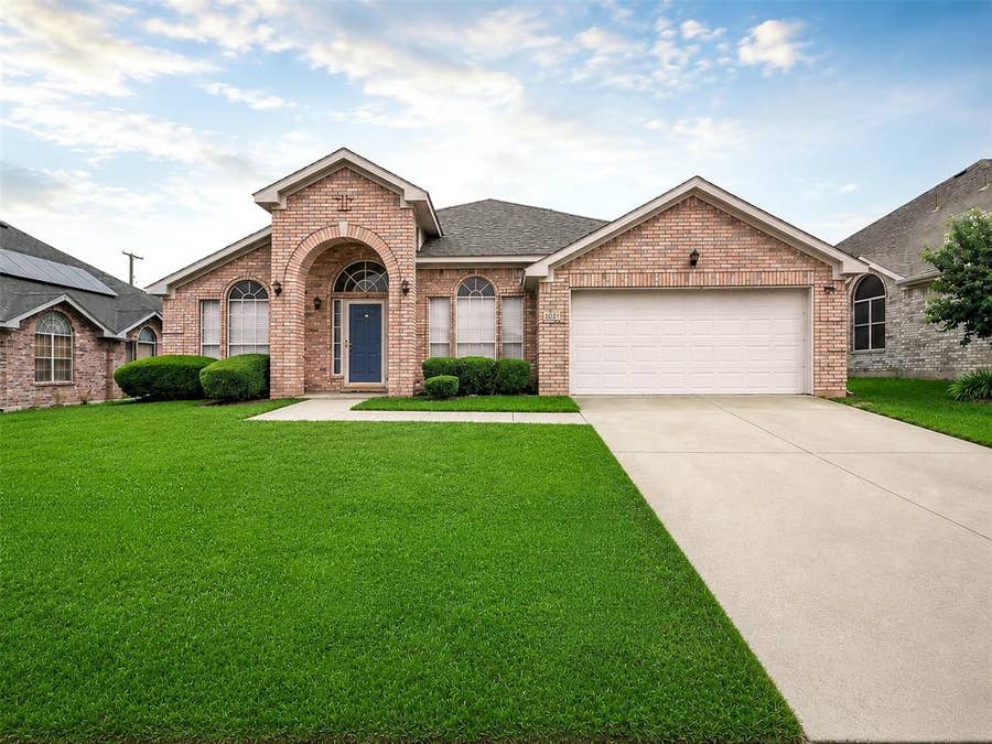 Property photo for 1022 Pondview Drive, Cedar Hill, TX