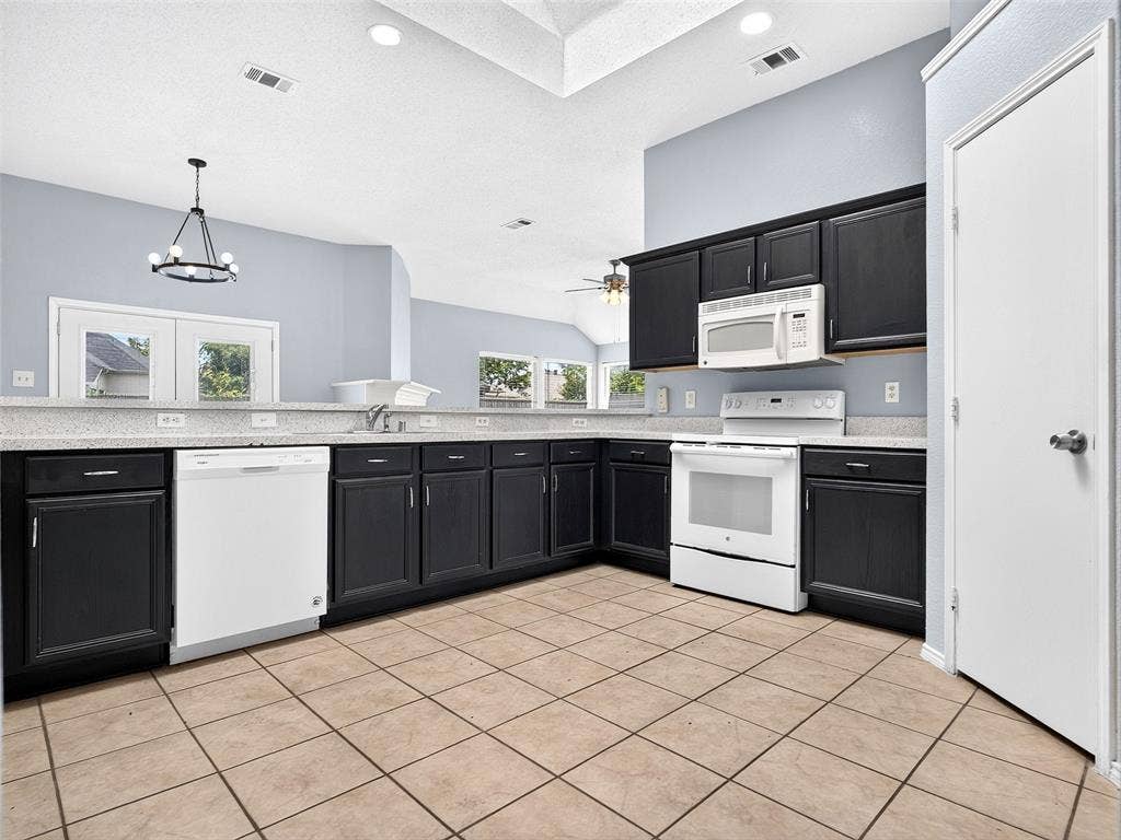 1022 Pondview Drive, Cedar Hill, TX 75104 1022 Pondview Drive, Cedar Hill, TX 75104